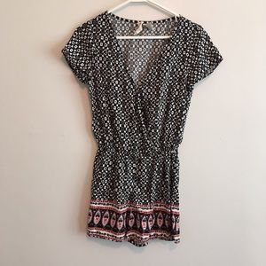 Mimi Chica black white patterned shorts romper XS boho abstract wrap